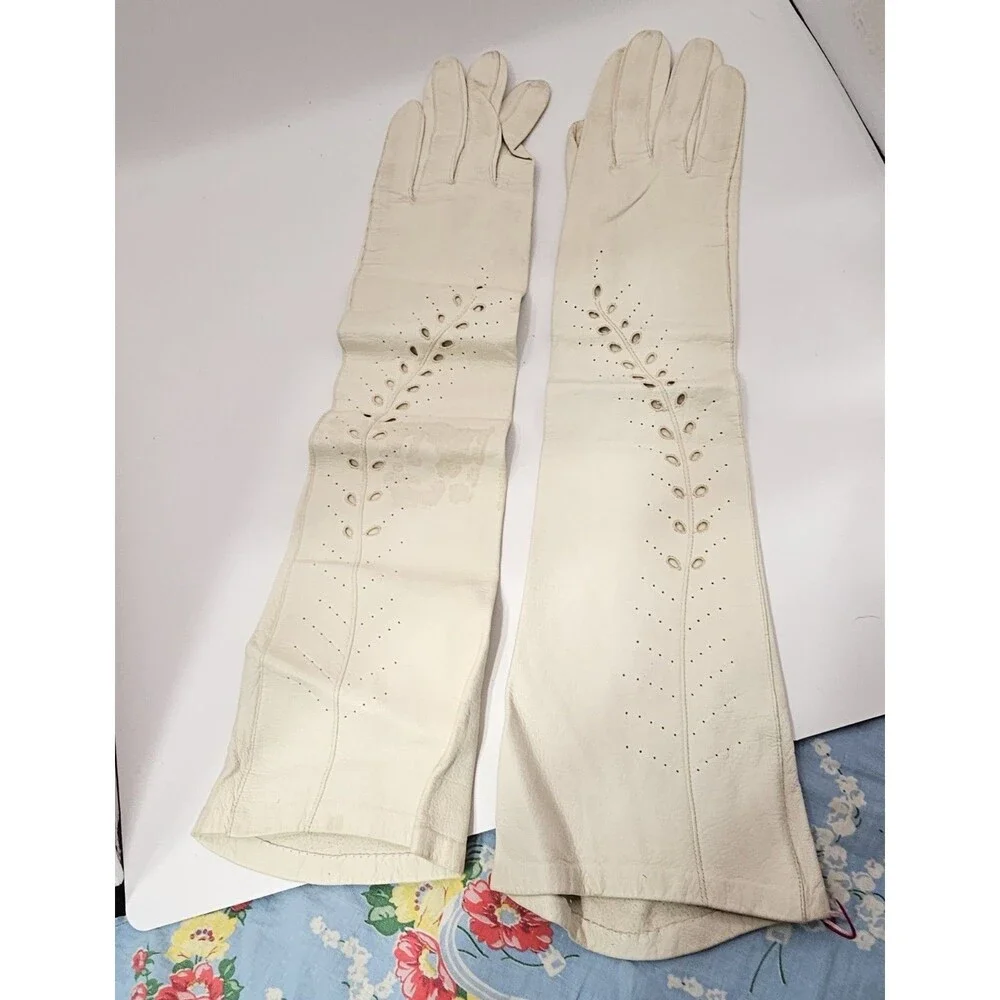 **VINTAGE DESIGNER LADIES CREAM LEATHER GLOVES SILK LINING SIZE Small